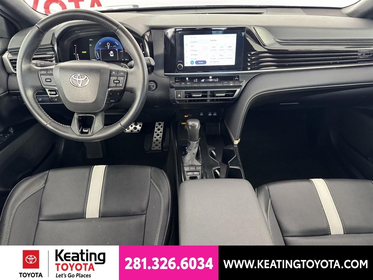Toyota Camry Hybrid XLE 2025