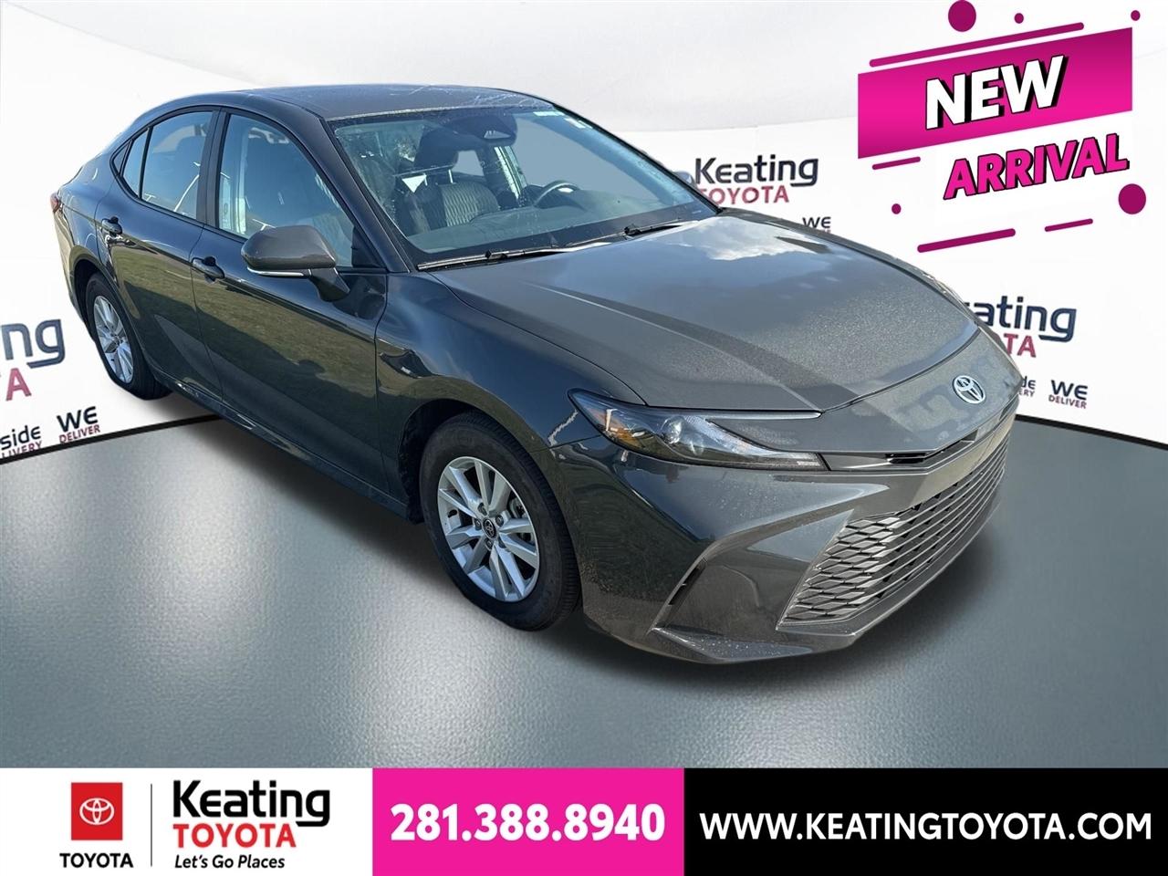 Toyota Camry Hybrid XLE 2026