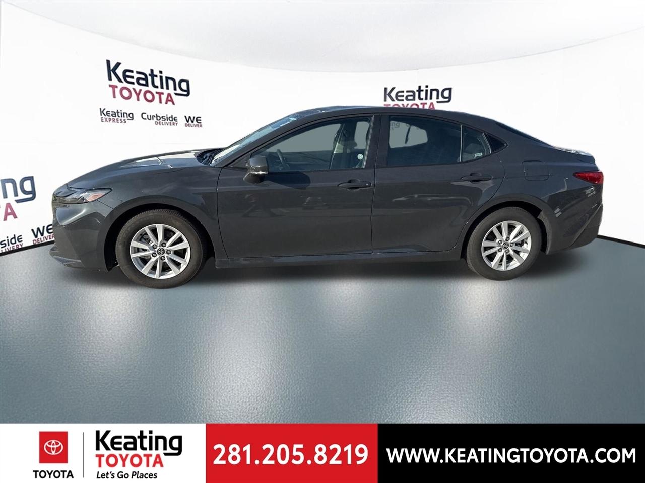 Toyota Camry Hybrid XLE 2026