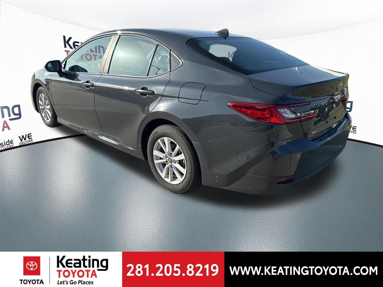 Toyota Camry Hybrid XLE 2026