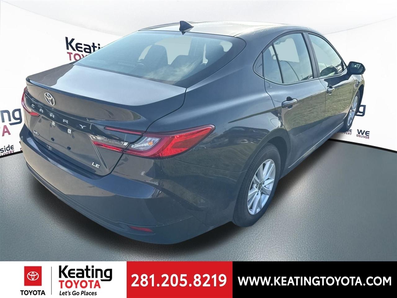 Toyota Camry Hybrid XLE 2026