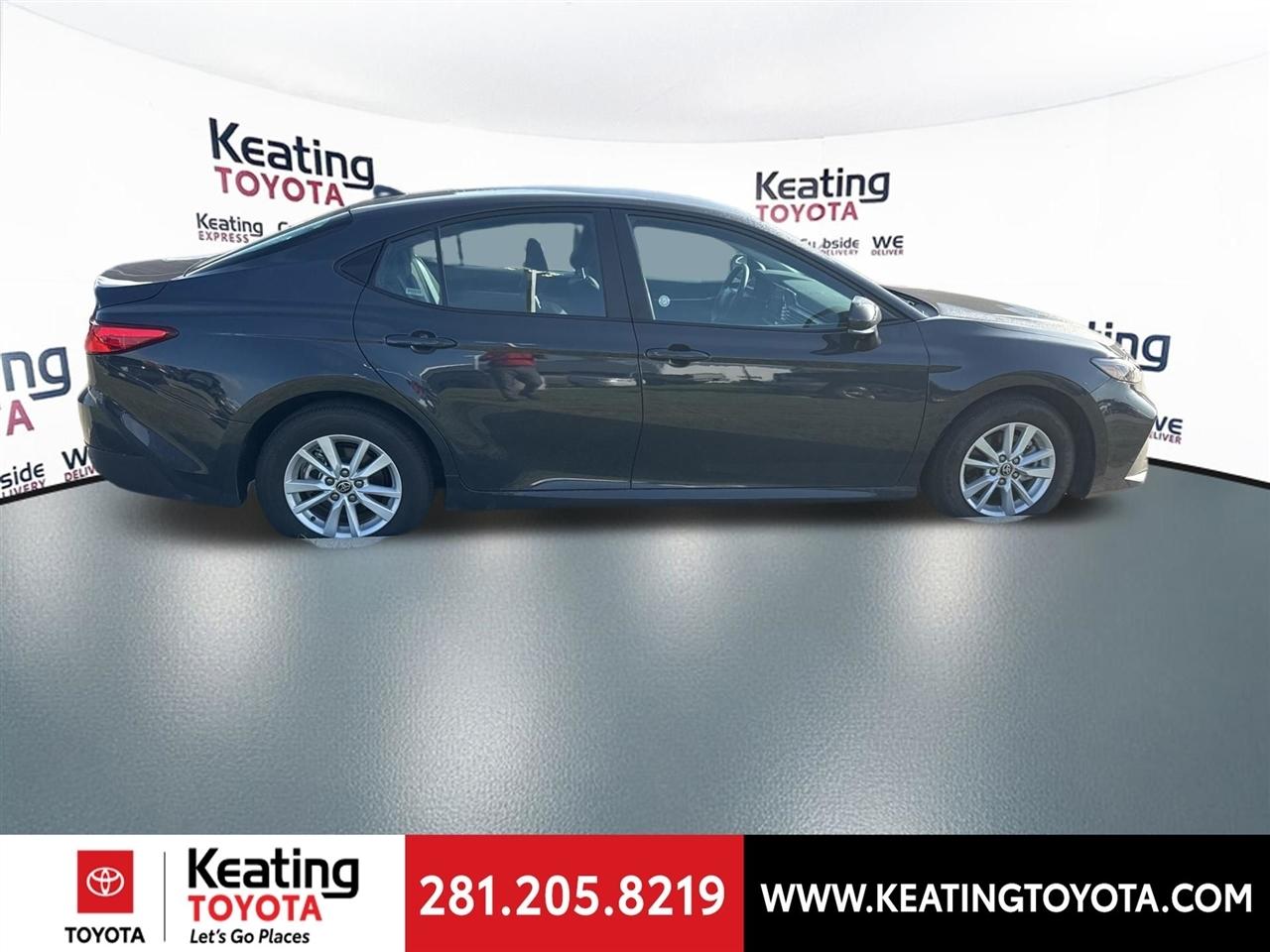 Toyota Camry Hybrid XLE 2026