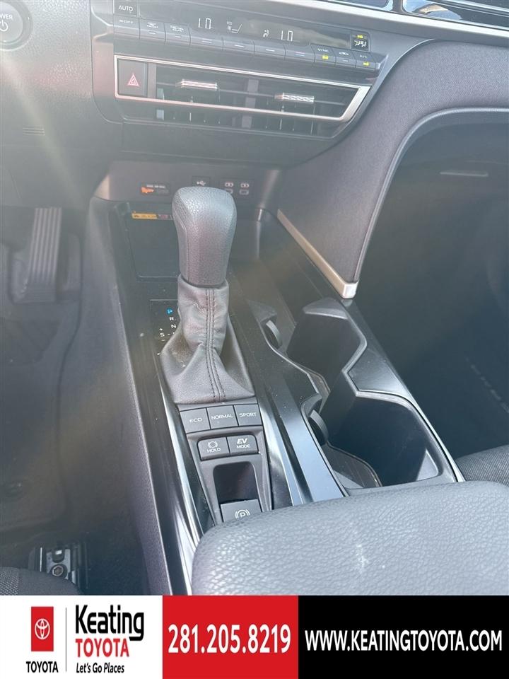 Toyota Camry Hybrid XLE 2026