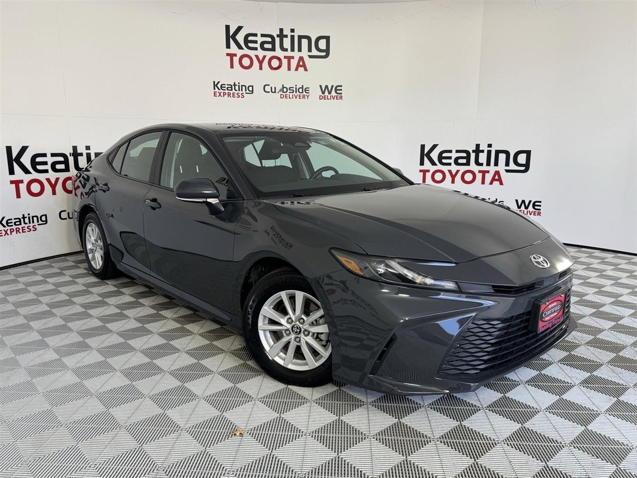 Toyota Camry Hybrid XLE 2026