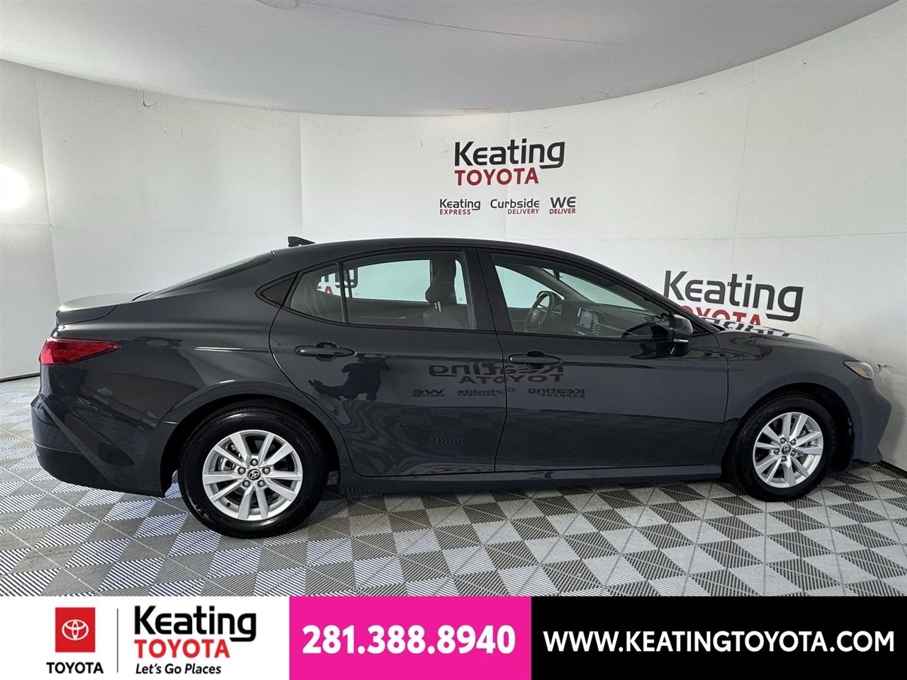 Toyota Camry Hybrid XLE 2026