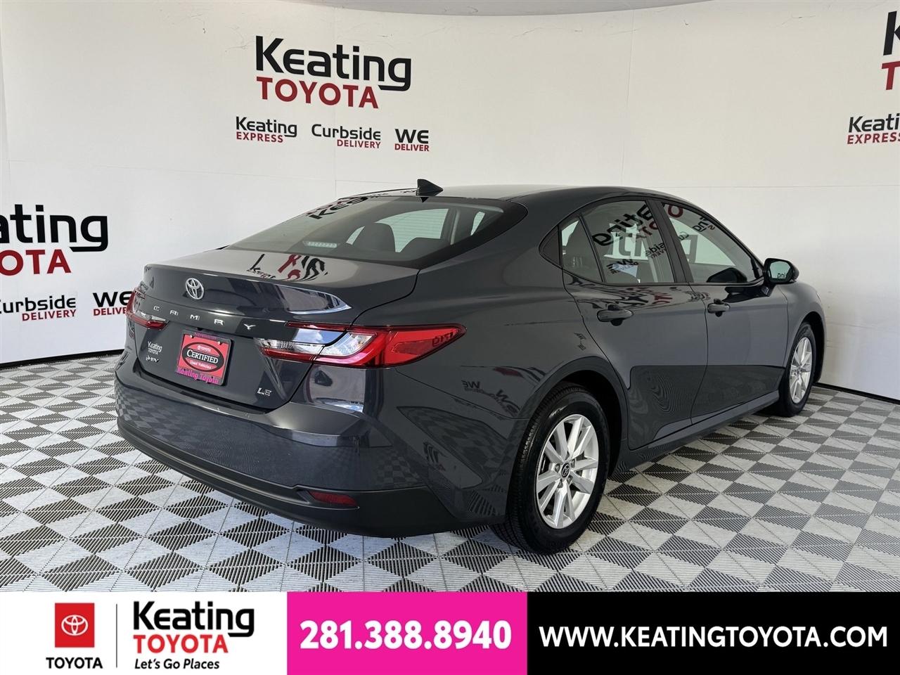 Toyota Camry Hybrid XLE 2026