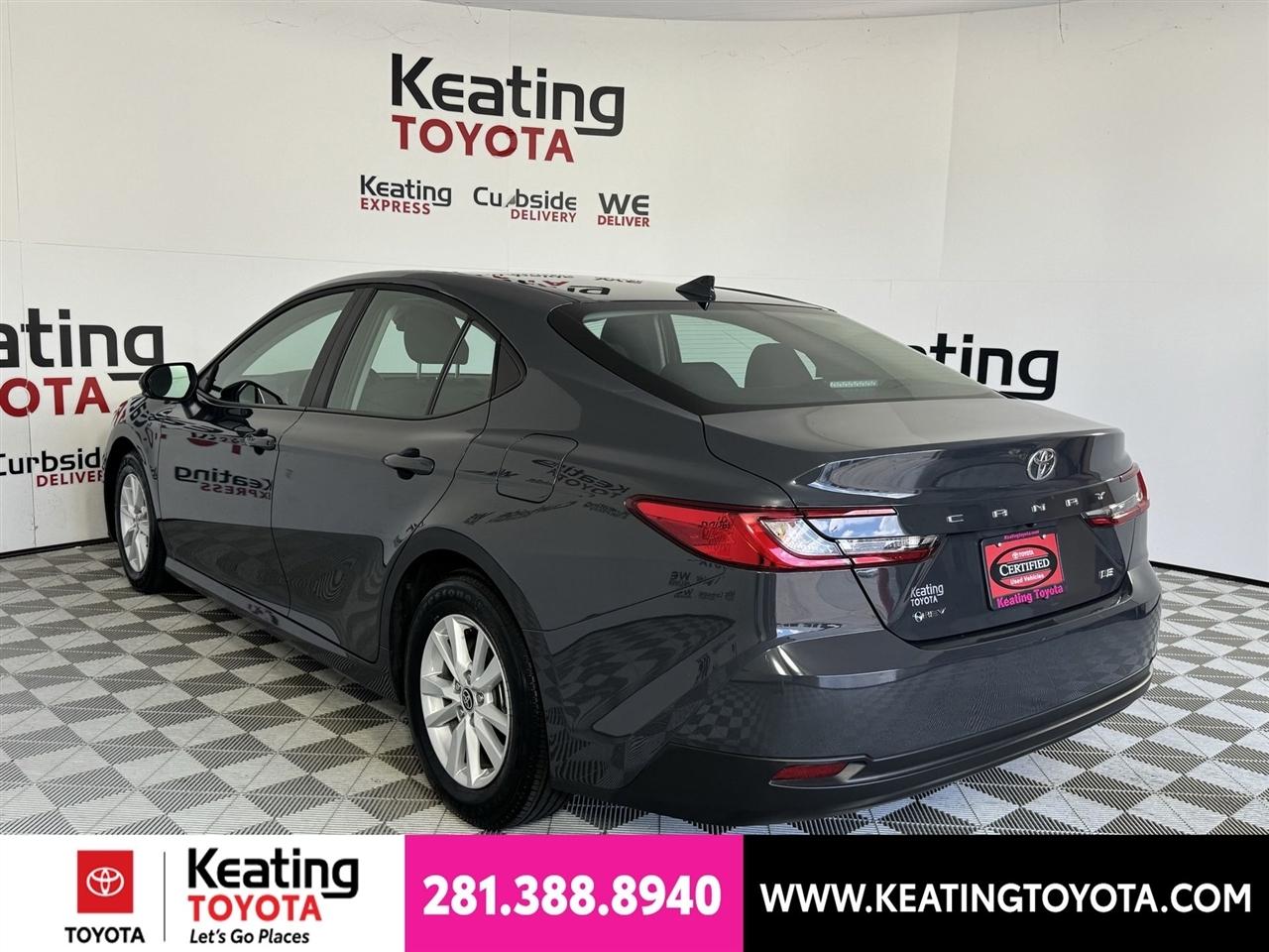 Toyota Camry Hybrid XLE 2026
