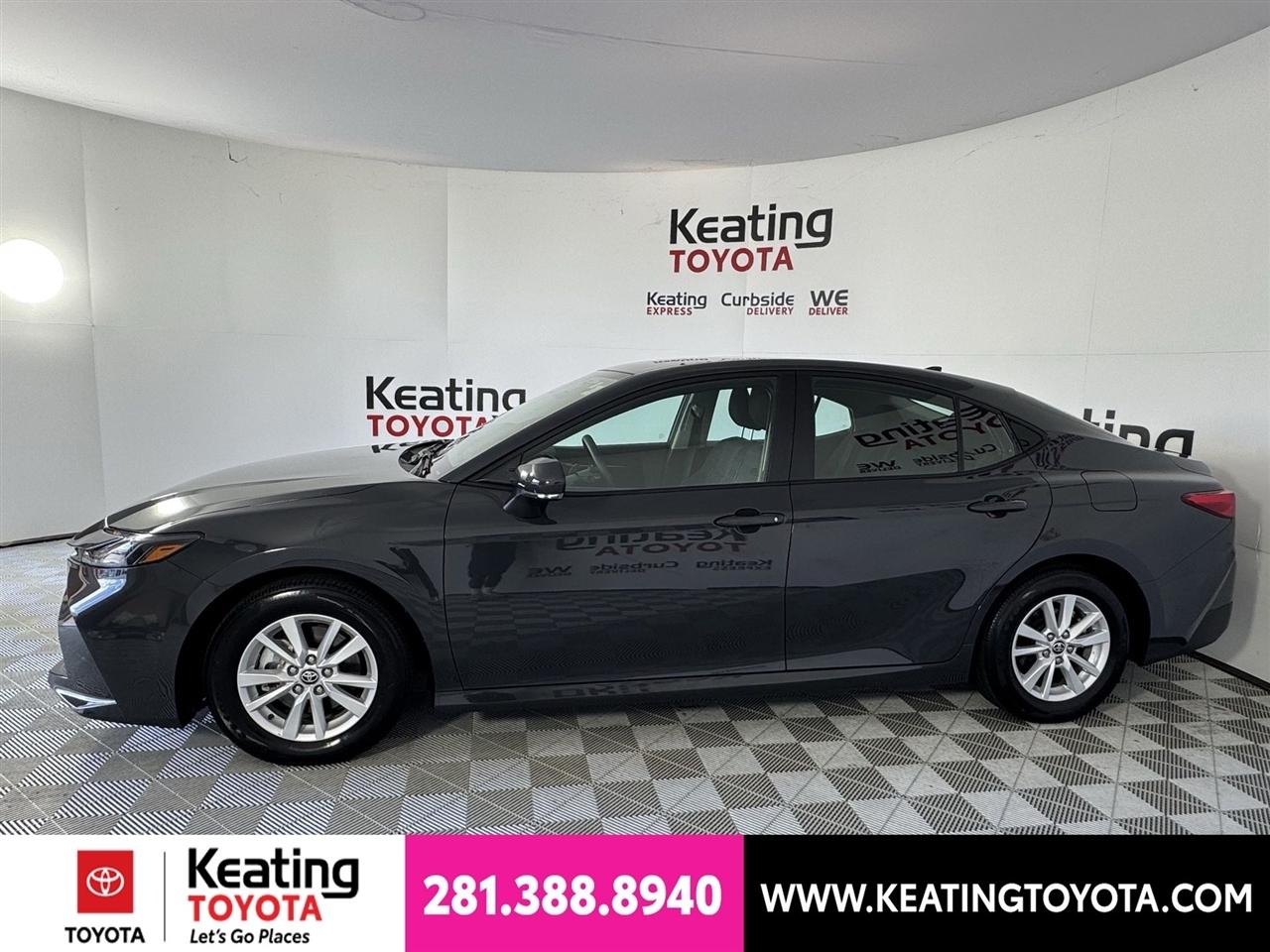 Toyota Camry Hybrid XLE 2026