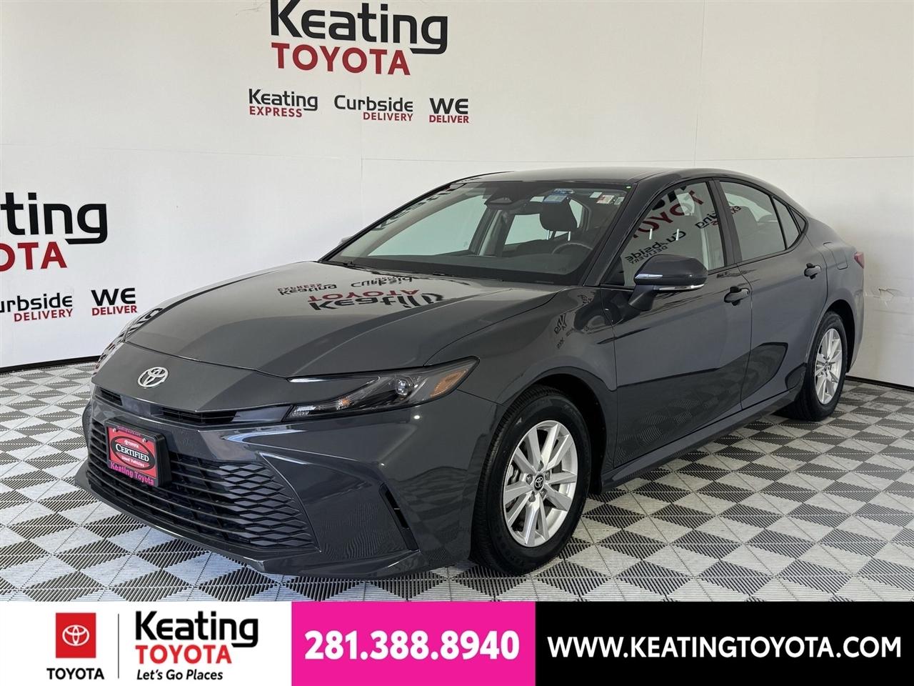 Toyota Camry Hybrid XLE 2026