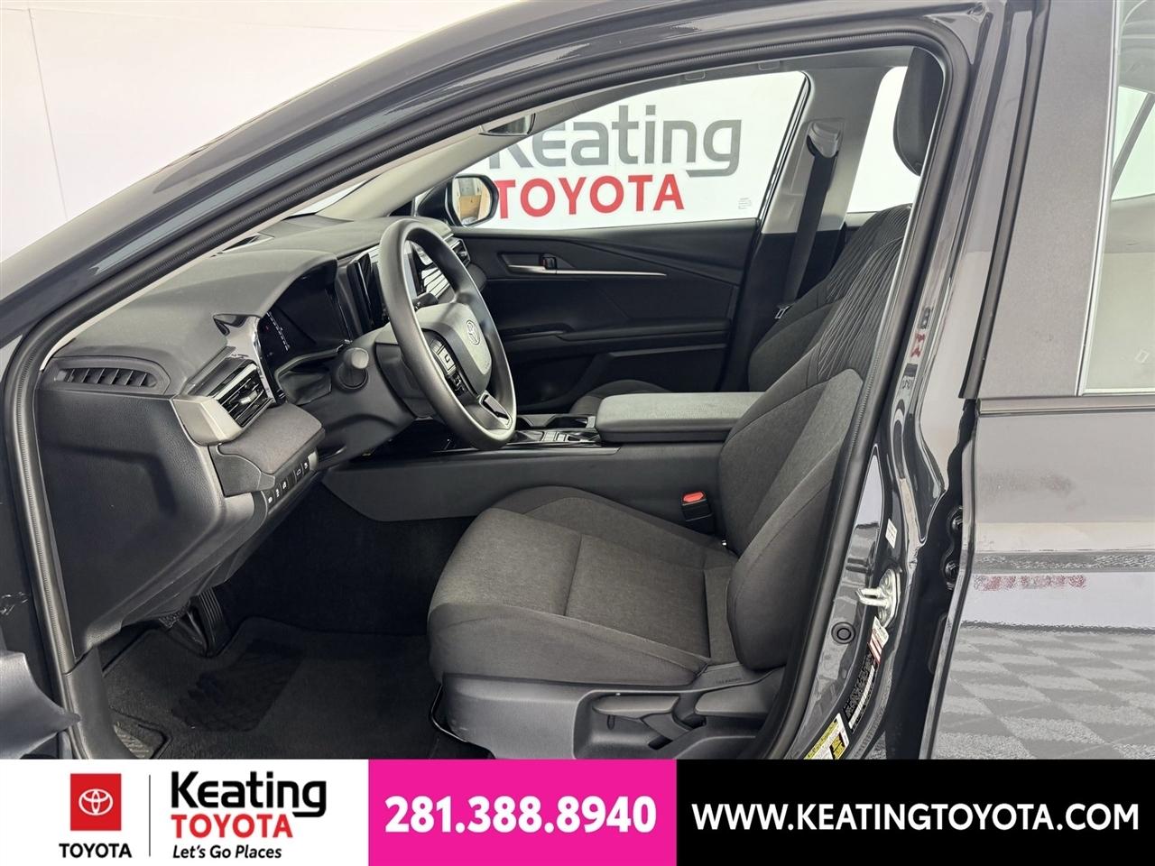 Toyota Camry Hybrid XLE 2026