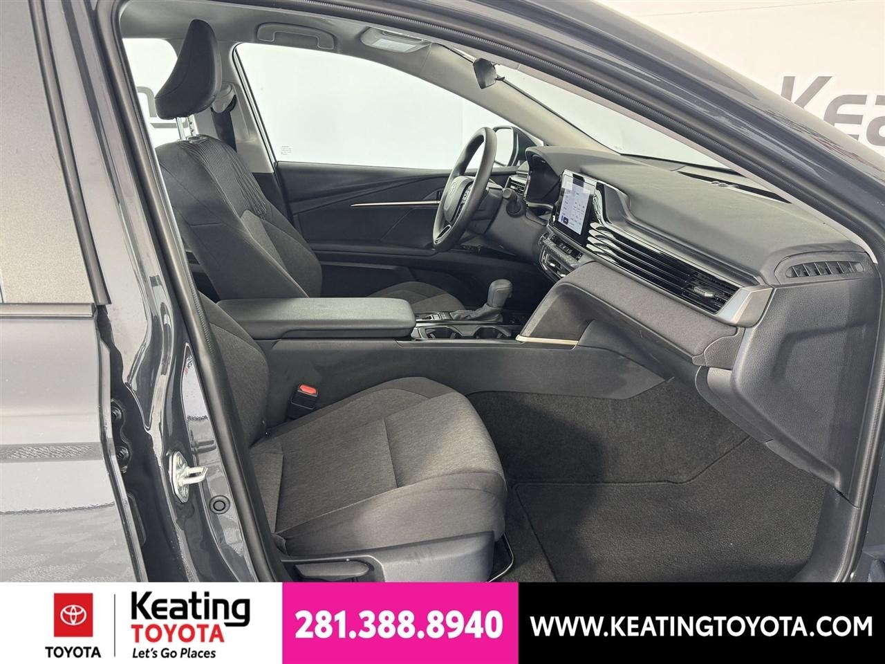 Toyota Camry Hybrid XLE 2026