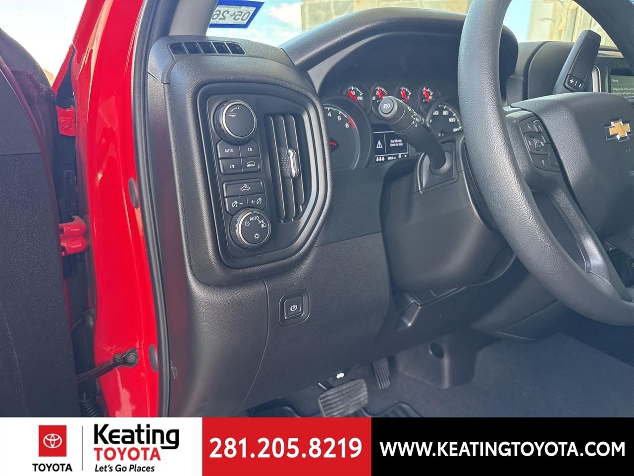 Chevrolet Silverado 1500 Custom Crew Cab 4WD 2024