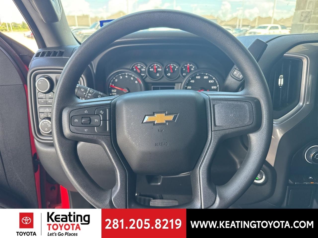 Chevrolet Silverado 1500 Custom Crew Cab 4WD 2024