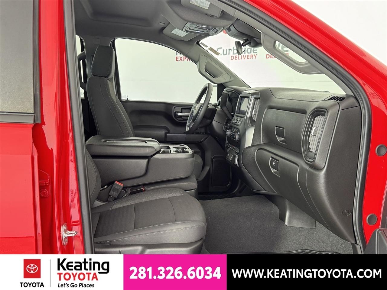 Chevrolet Silverado 1500 Custom Crew Cab 4WD 2024