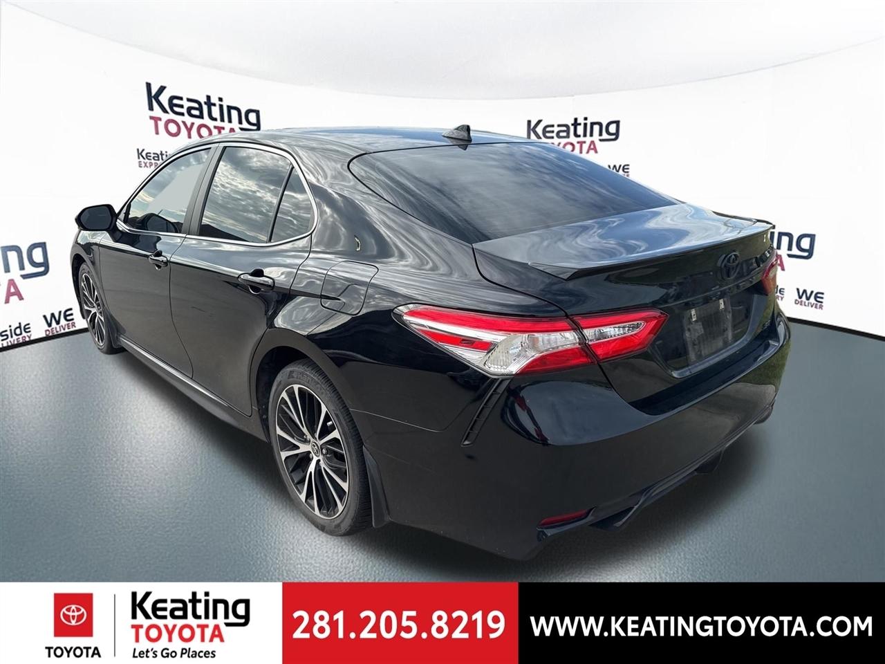 Toyota Camry SE 2020