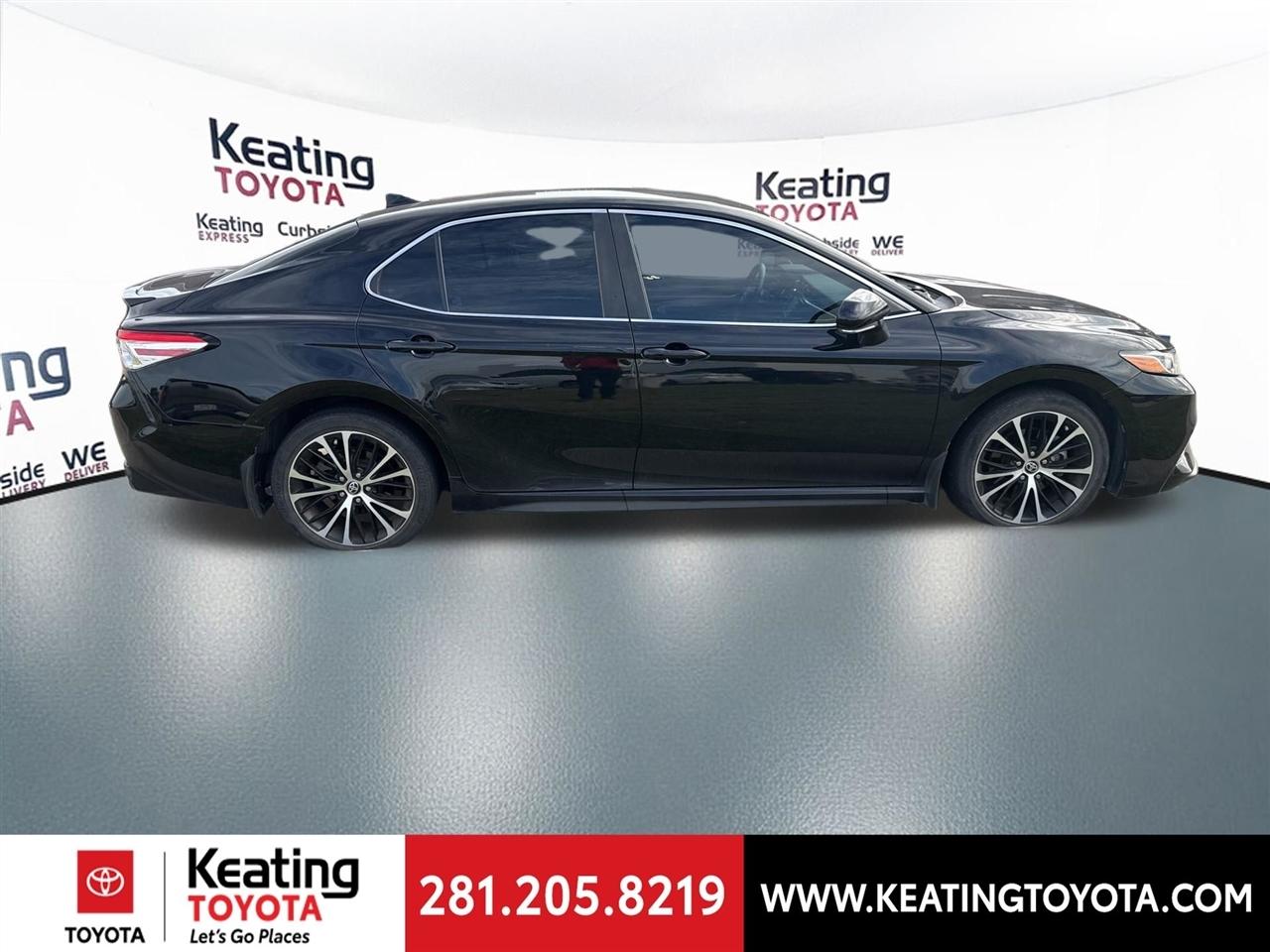 Toyota Camry SE 2020