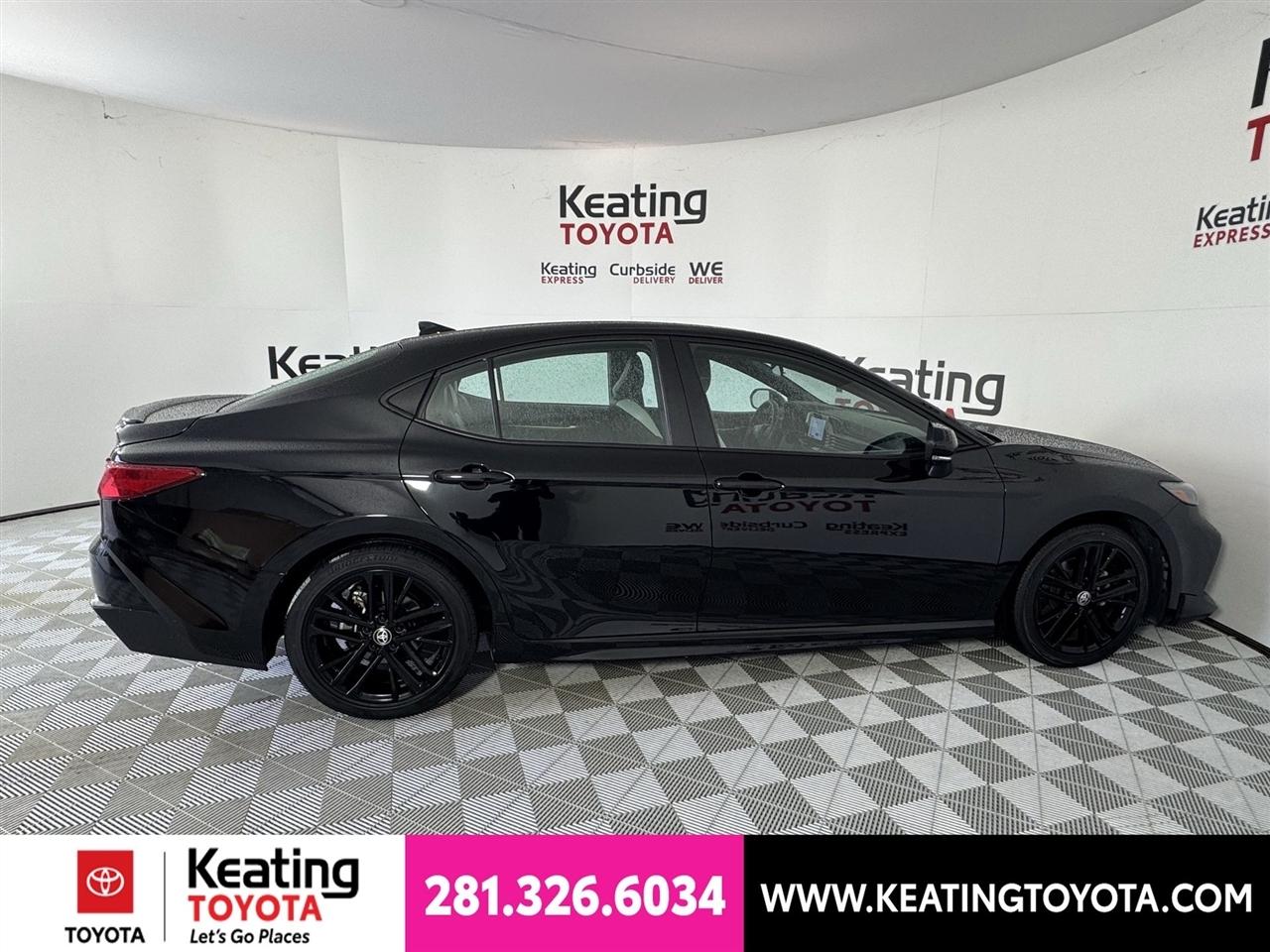 Toyota Camry Hybrid XLE 2025