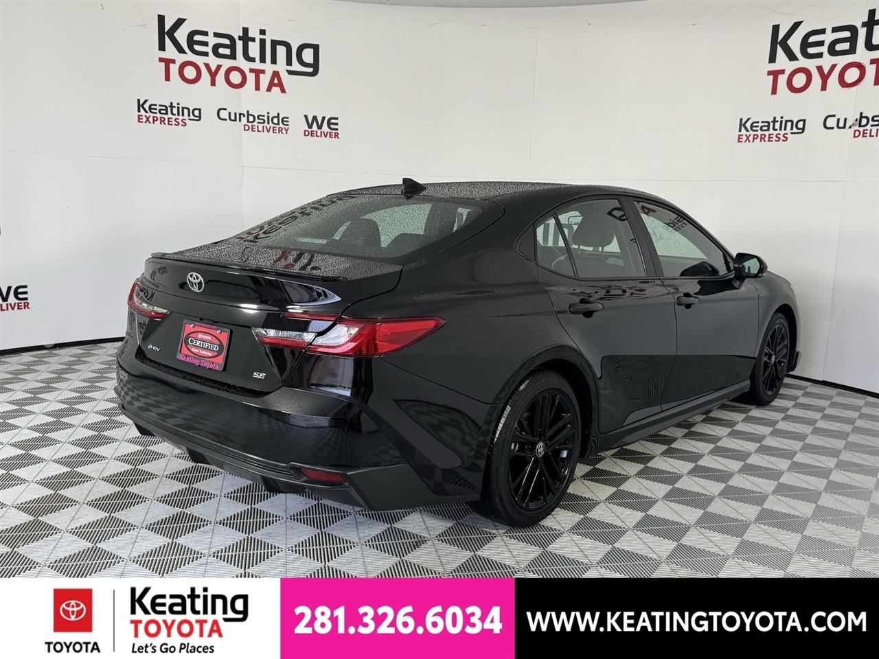 Toyota Camry Hybrid XLE 2025