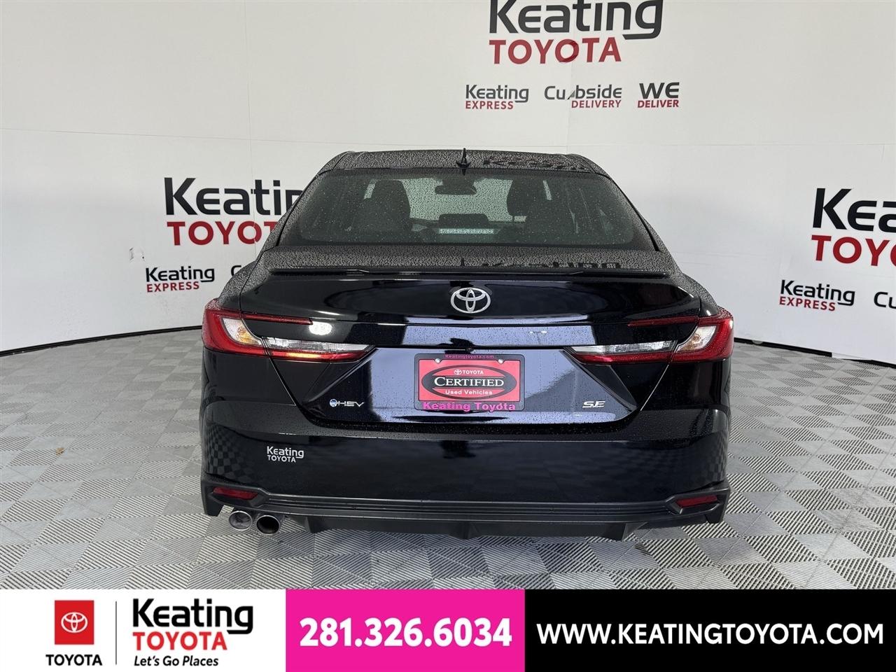 Toyota Camry Hybrid XLE 2025