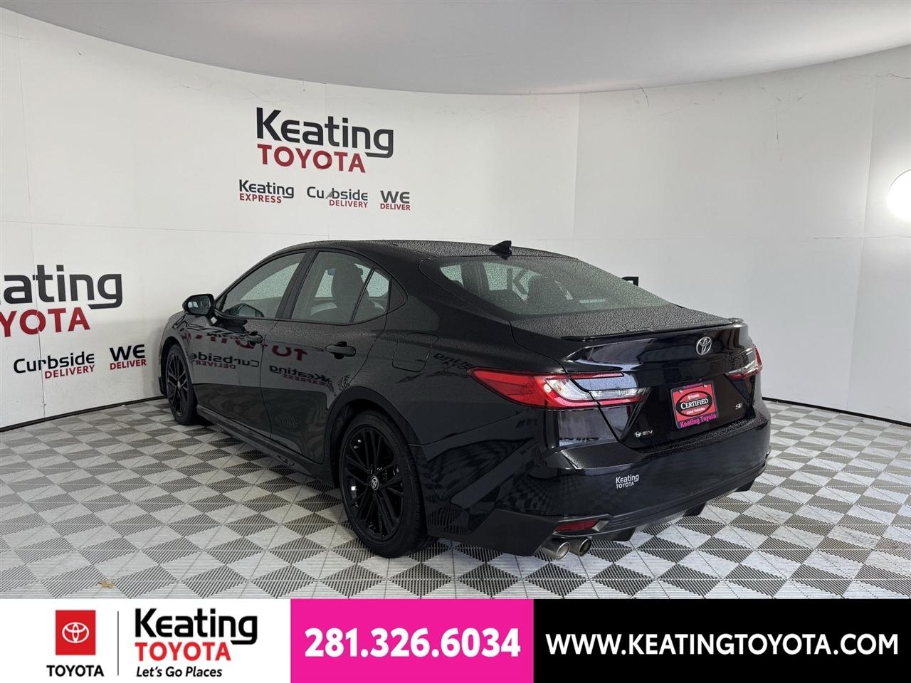 Toyota Camry Hybrid XLE 2025