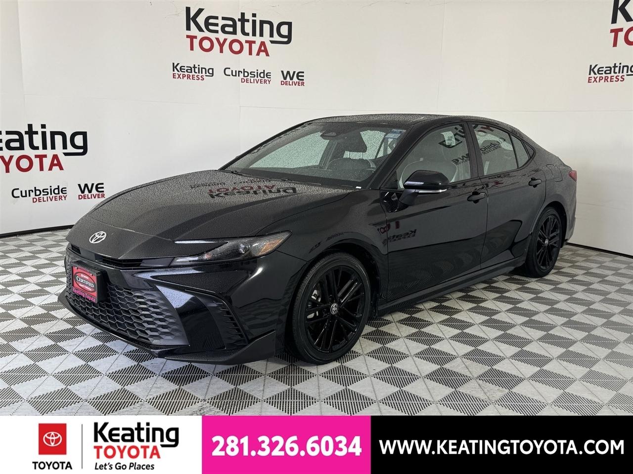 Toyota Camry Hybrid XLE 2025