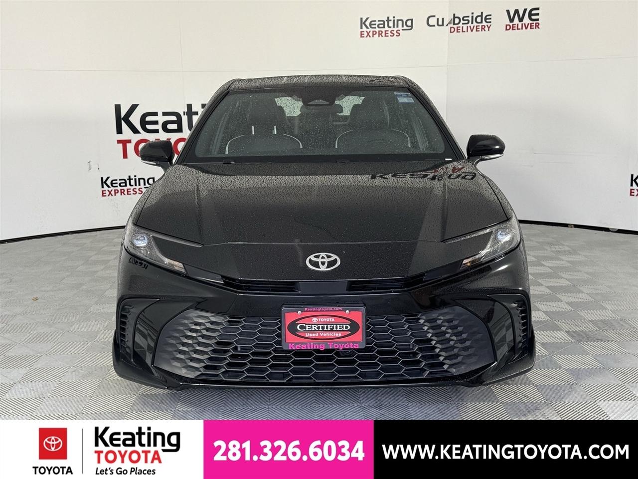 Toyota Camry Hybrid XLE 2025