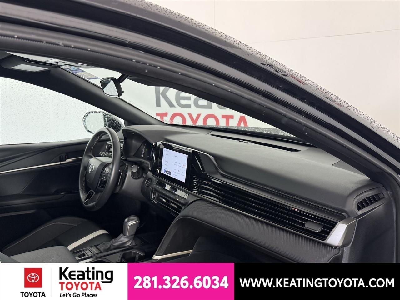 Toyota Camry Hybrid XLE 2025