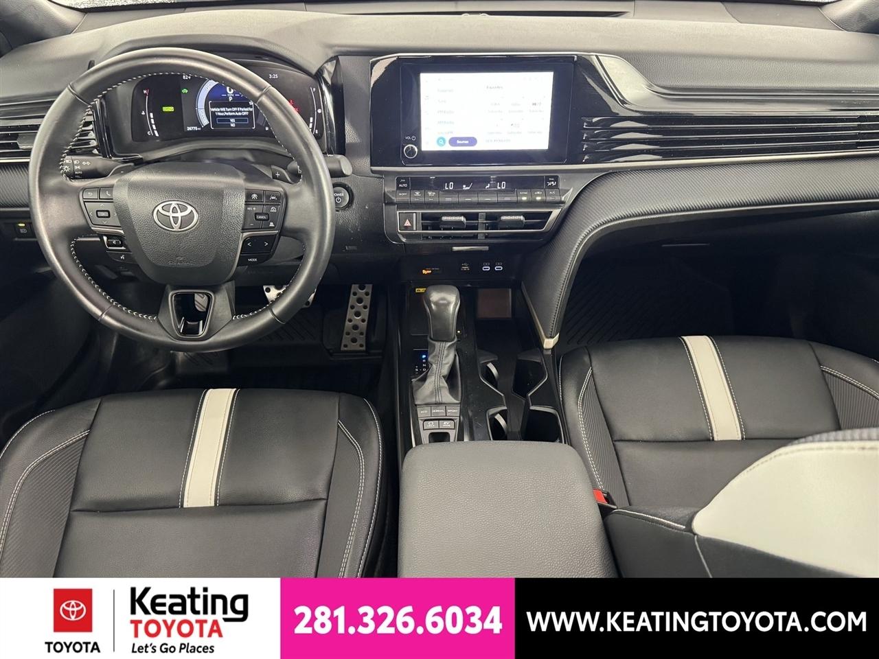 Toyota Camry Hybrid XLE 2025