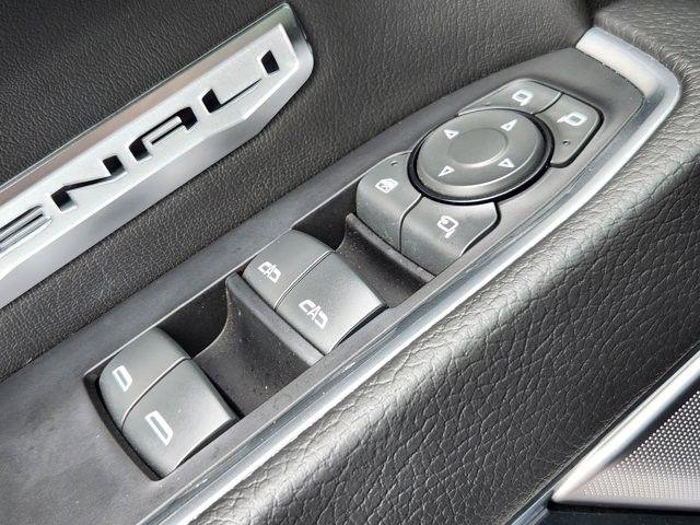 GMC Sierra 1500 Denali Crew Cab Short Box 4WD 2023