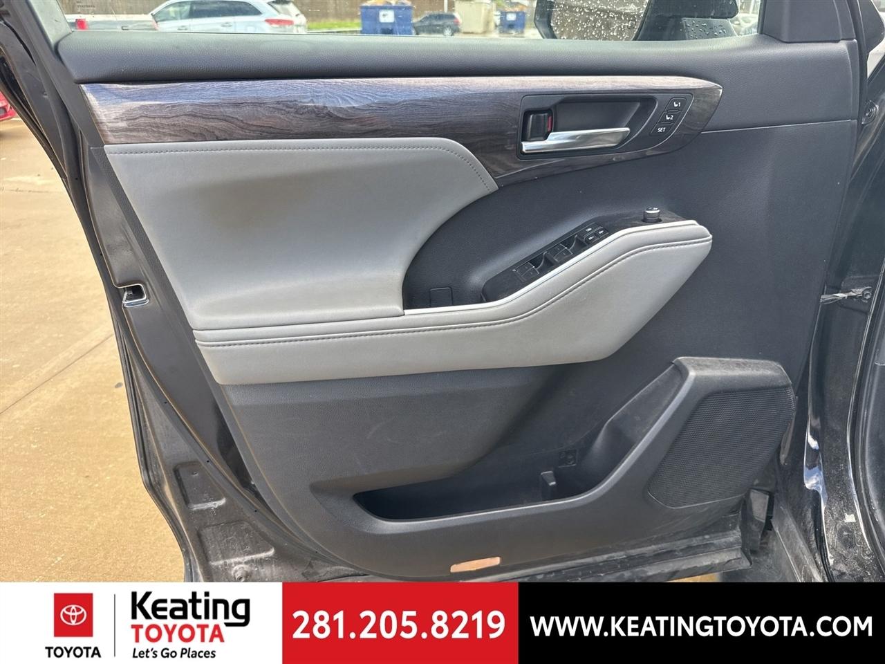 Toyota Highlander Limited AWD V6 2021
