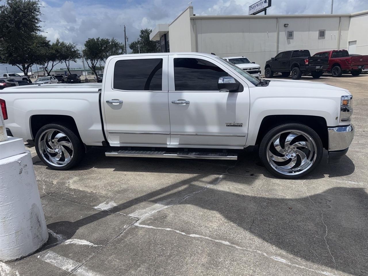 Chevrolet Silverado 1500 LTZ Crew Cab 2WD 2017