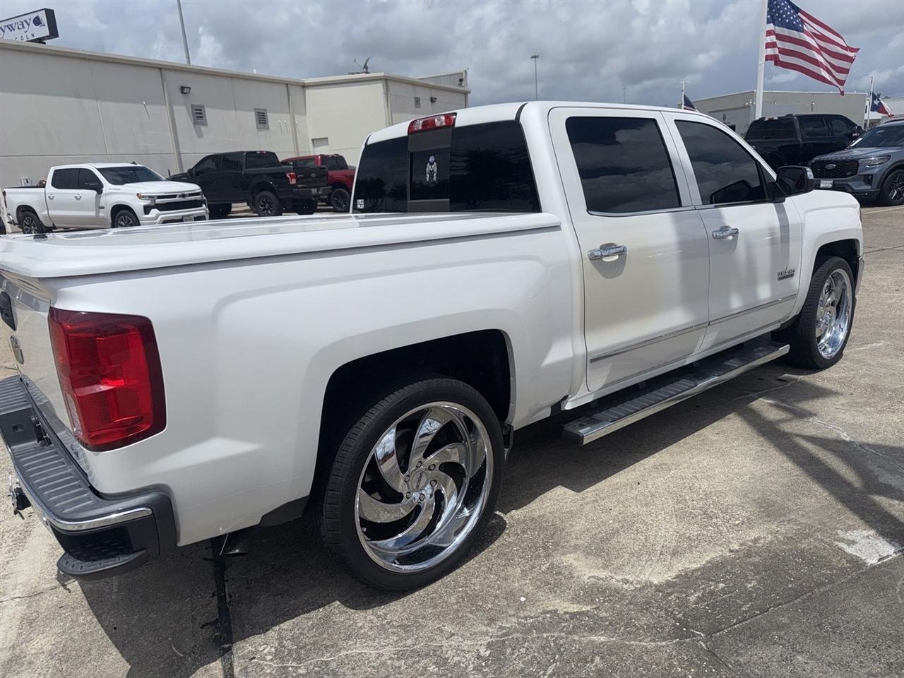 Chevrolet Silverado 1500 LTZ Crew Cab 2WD 2017