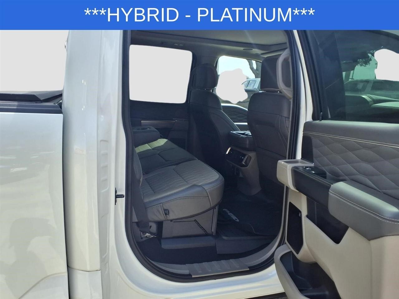 Ford F-150 Platinum SuperCrew 4WD 2025