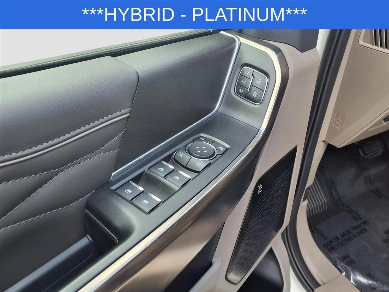 Ford F-150 Platinum SuperCrew 4WD 2025