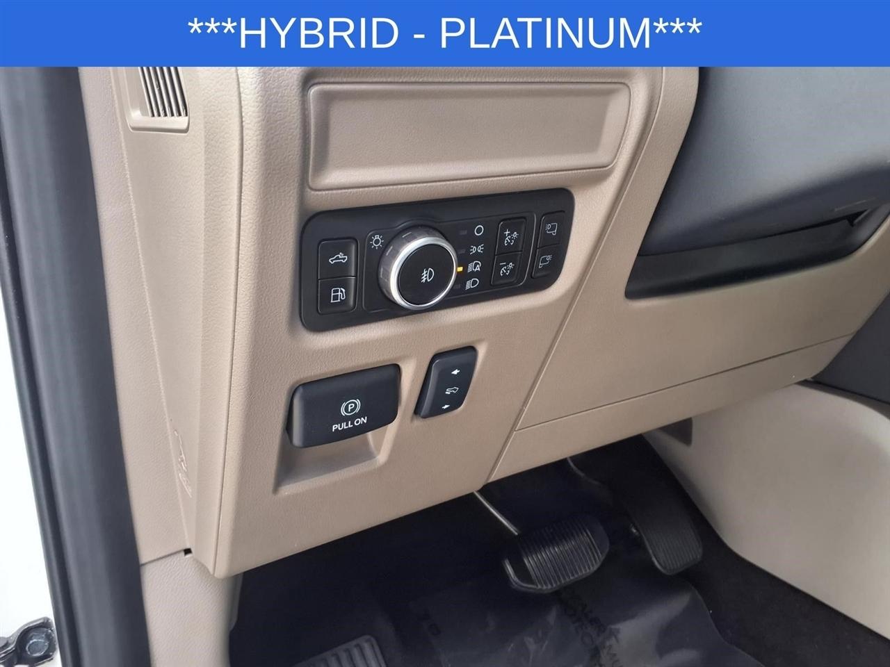 Ford F-150 Platinum SuperCrew 4WD 2025