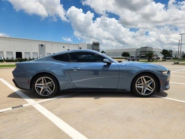 Ford Mustang EcoBoost Coupe 2025