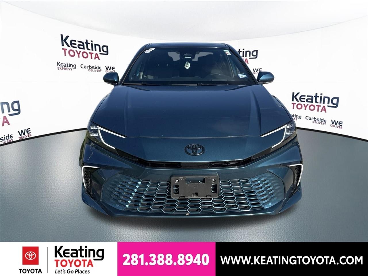 Toyota Camry Hybrid XLE 2025