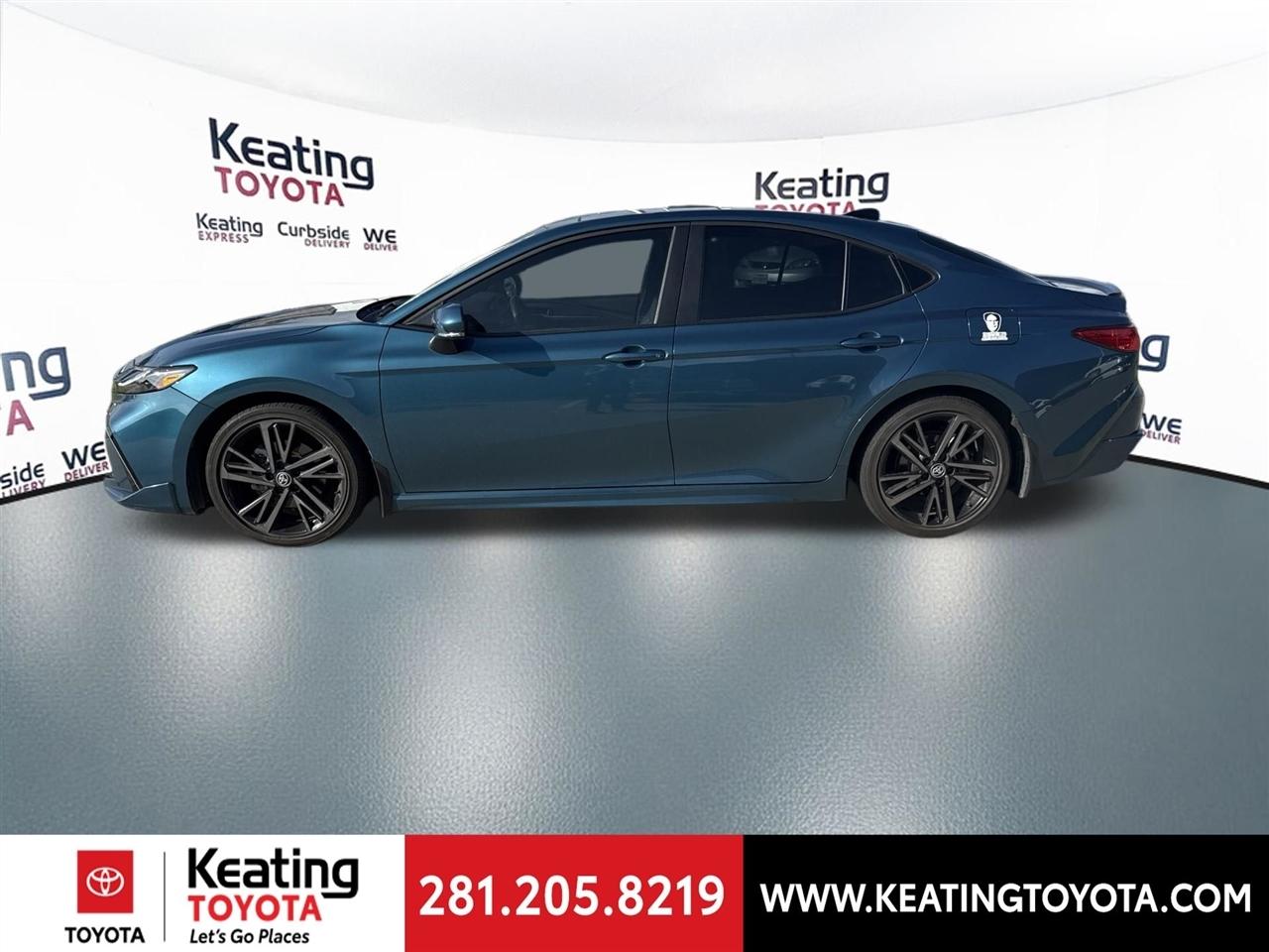 Toyota Camry Hybrid XLE 2025