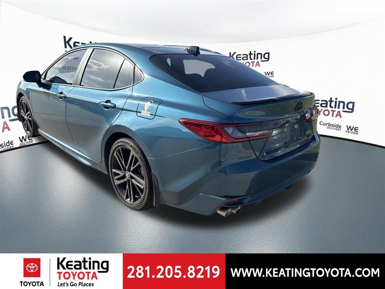 Toyota Camry Hybrid XLE 2025