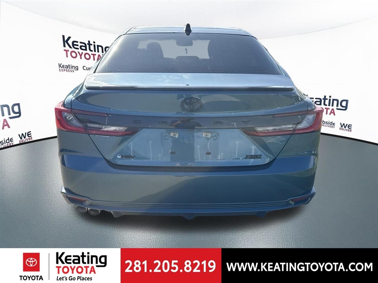 Toyota Camry Hybrid XLE 2025