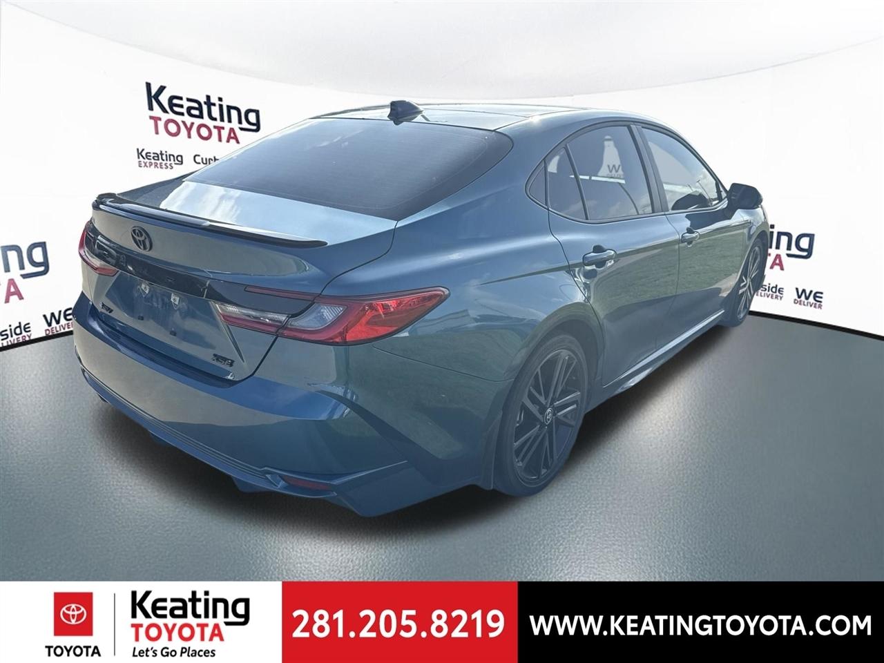 Toyota Camry Hybrid XLE 2025