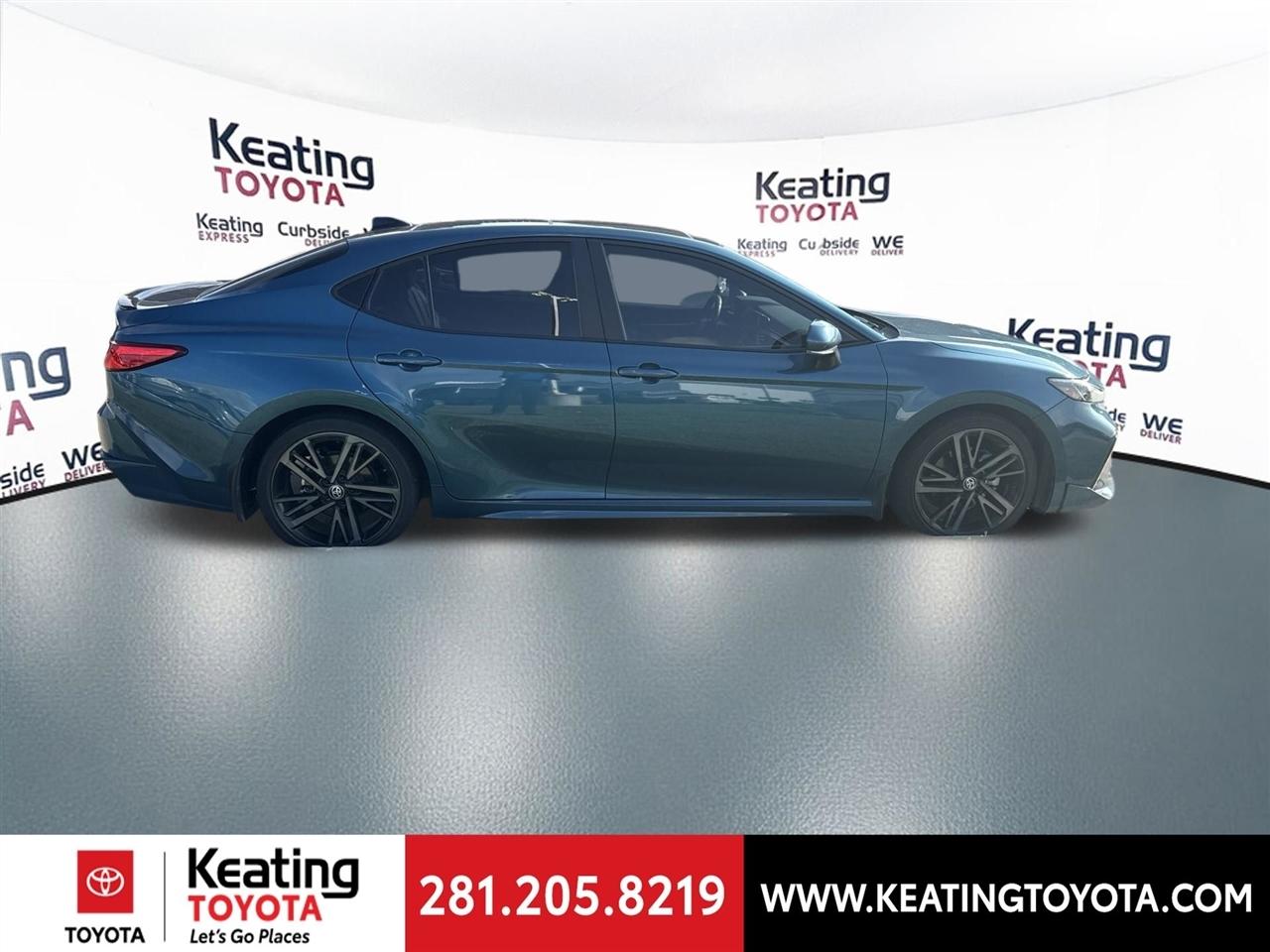 Toyota Camry Hybrid XLE 2025
