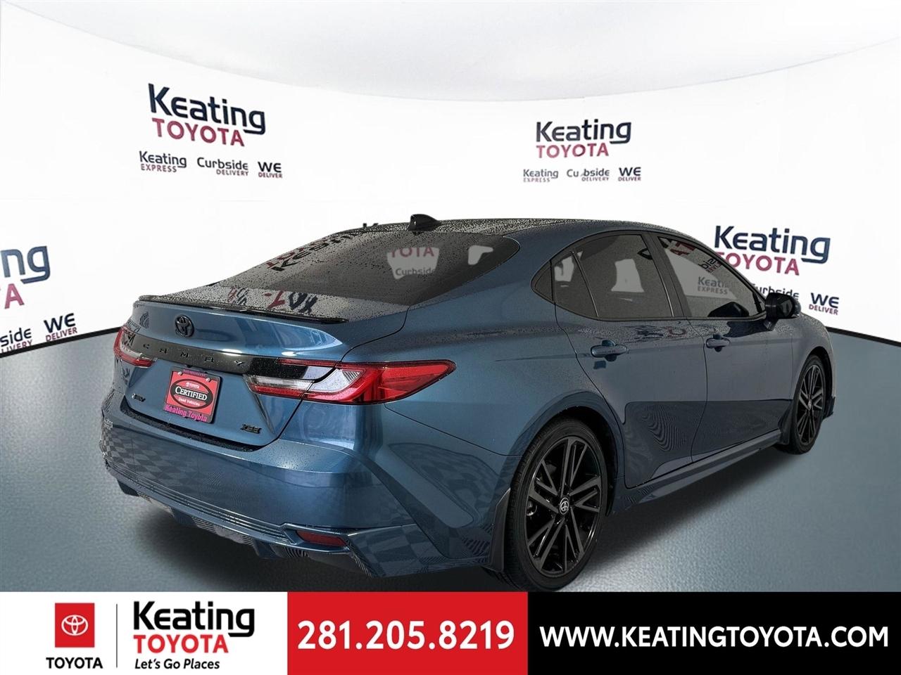 Toyota Camry Hybrid XLE 2025