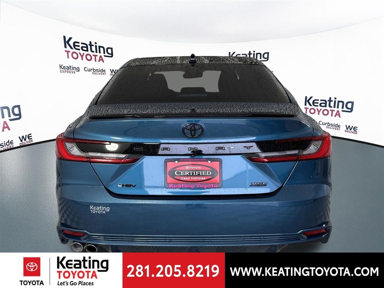 Toyota Camry Hybrid XLE 2025