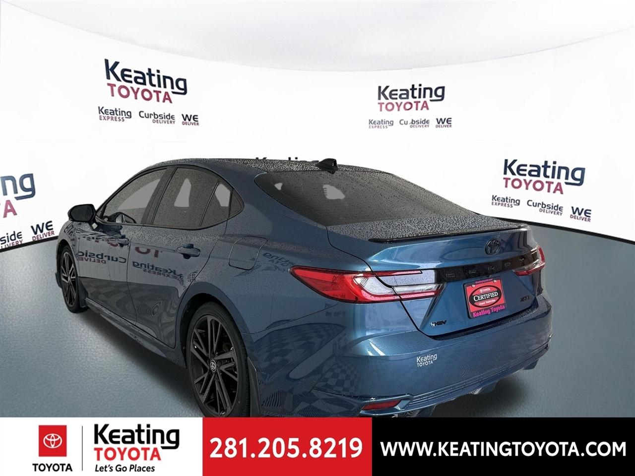 Toyota Camry Hybrid XLE 2025