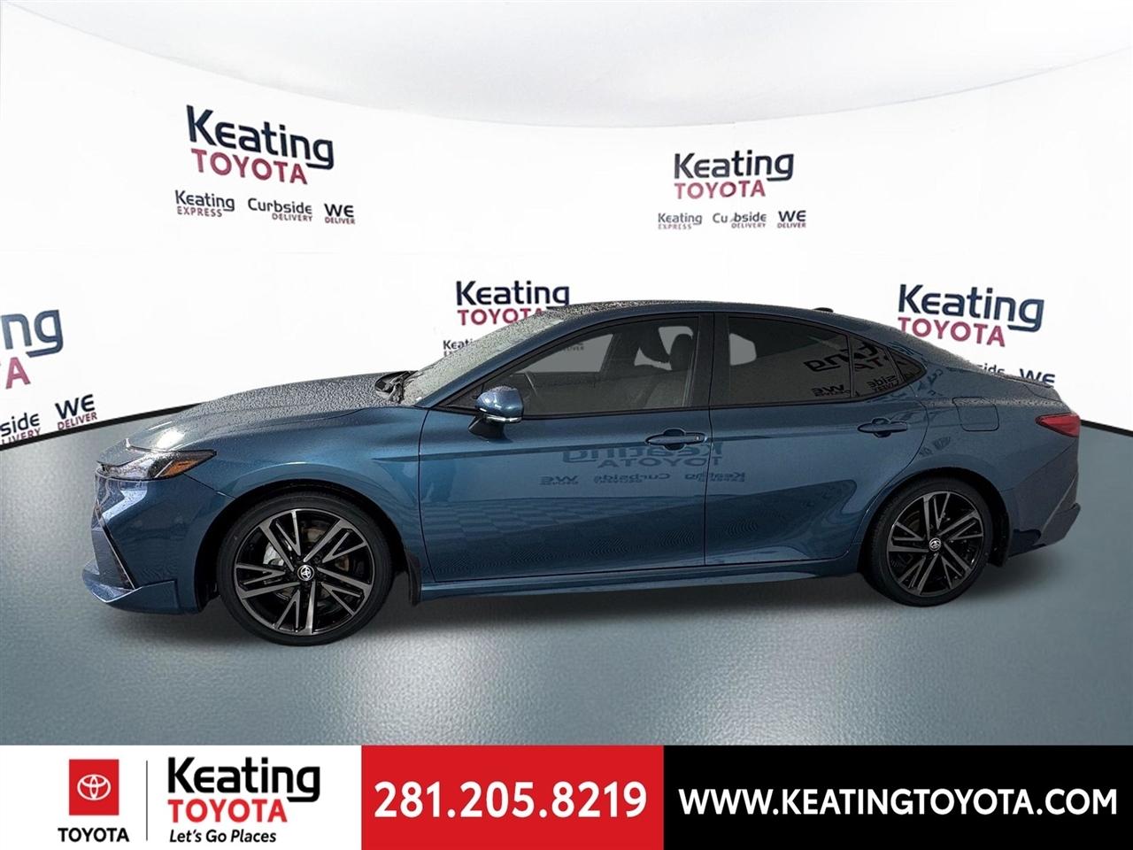 Toyota Camry Hybrid XLE 2025