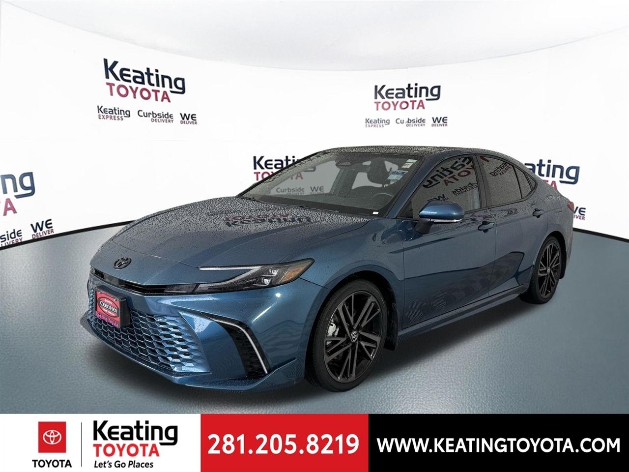Toyota Camry Hybrid XLE 2025