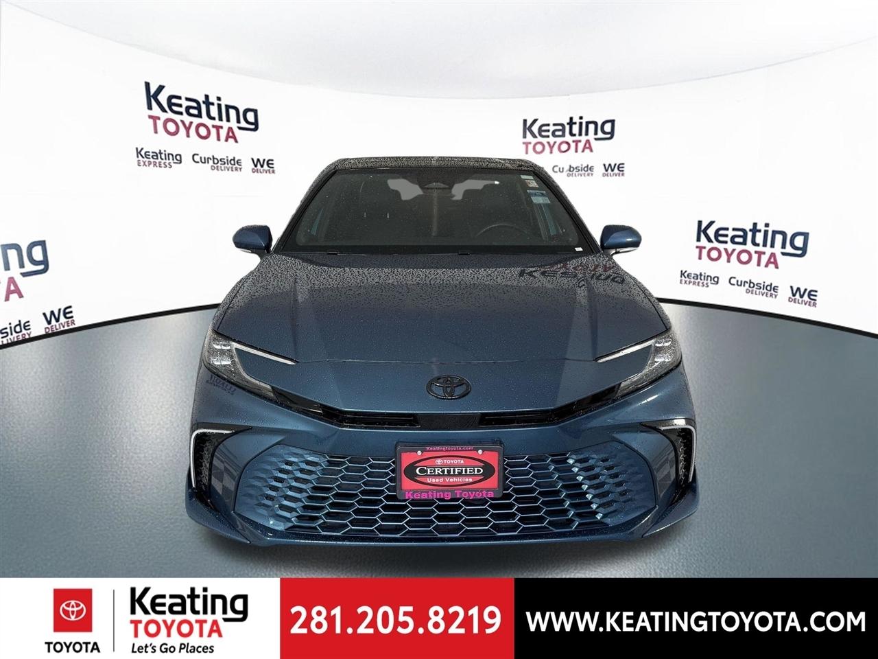 Toyota Camry Hybrid XLE 2025