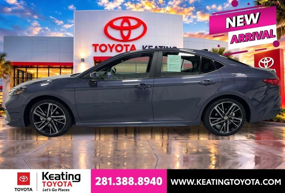 Toyota Camry Hybrid XLE 2026