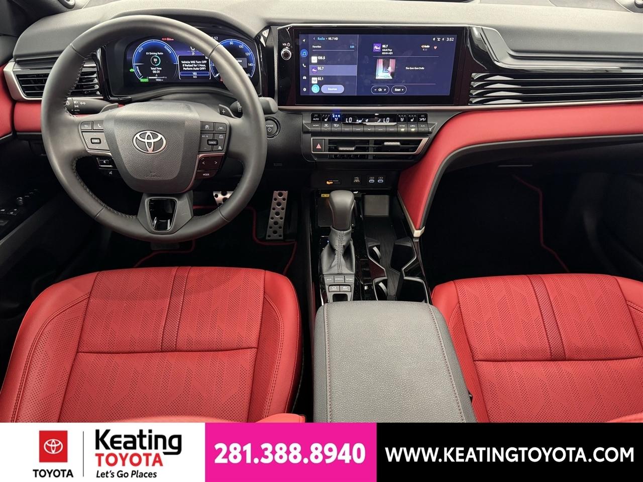 Toyota Camry Hybrid XLE 2026